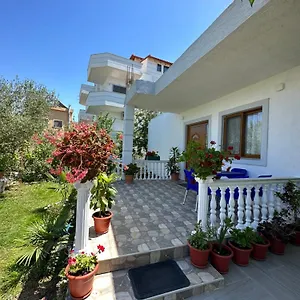  Guest house Xhuliano